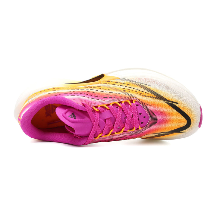 Détail de la chaussure running PEAK UP30 5.0 blanc violet jaune femme