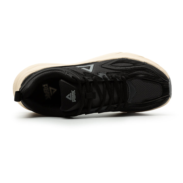 Détail de la chaussure walking PEAK Taichi gris foncé noir homme