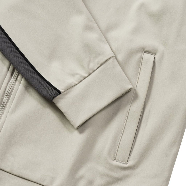 Détail du pantalon du survêtement PEAK gris homme
