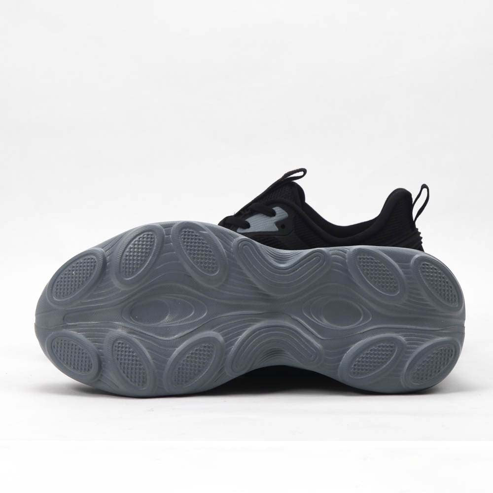 Détail finition de la basket LUMBERJACK Wolfish noire homme