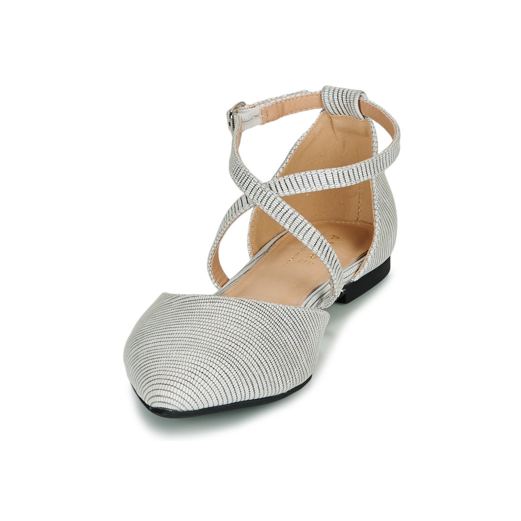 Andre Sandales
 Martha Femme