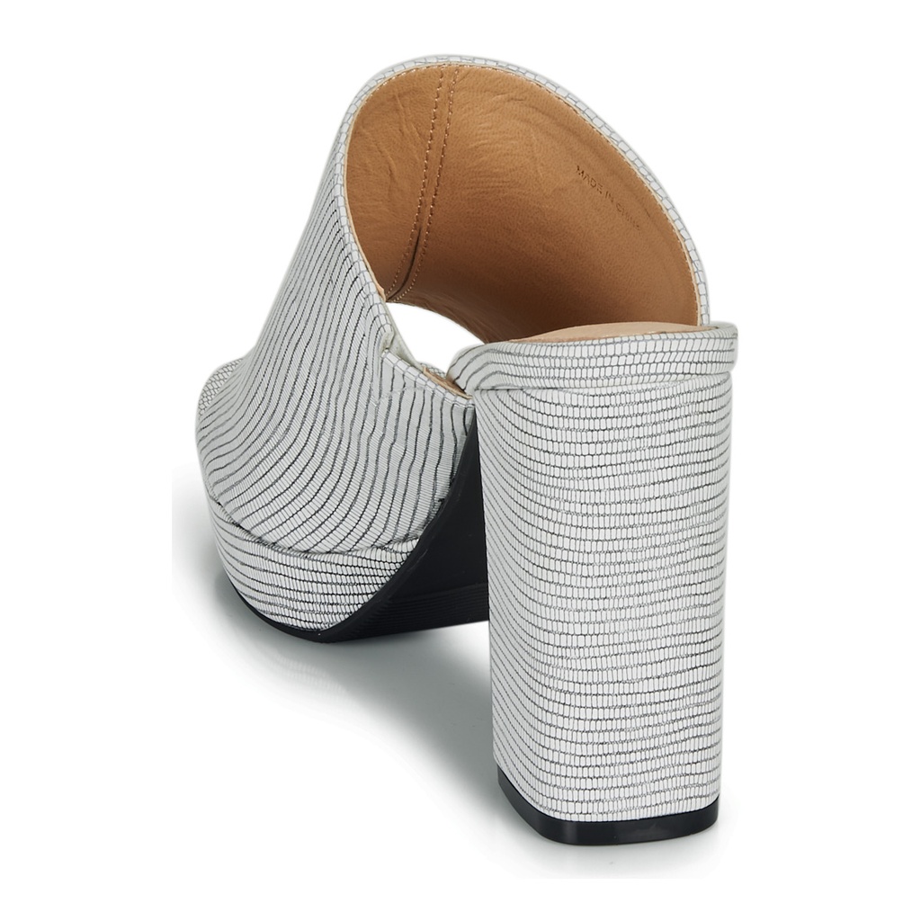 Andre  Sabots
 Melinda Femme